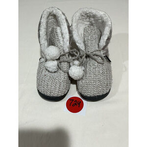 Woman’s Mukluks Size Medium 7-8 Tan White With Pom Pom S Fur Lines Slippers #724